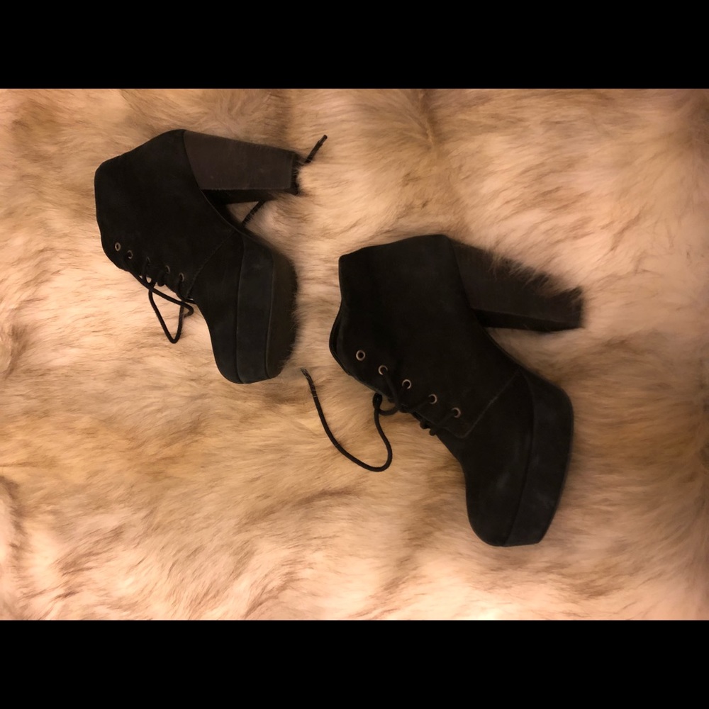 Rustic Steve Madden bootys style “raspy”